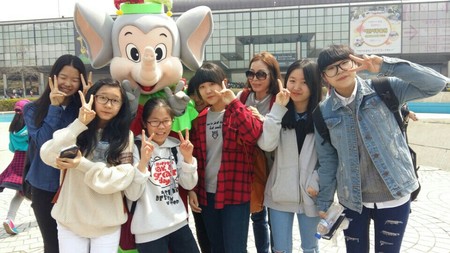 &nbsp;저희 성남시중원지역청소년센터에서는 4월 18일에 서울대공원으로 벚꽃나들이를 다녀왔습니다^_^벚꽃이 만발한 대공원에서 봄날을 만끽하며 즐겁게 놀다가 돌아왔습니다~!