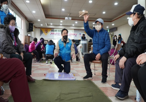 청솔종합사회복지관은 신년을 맞아 한국조선해양의 지원으로 ‘설맞이 지역주민어울림 한마당’을 개최하였다.